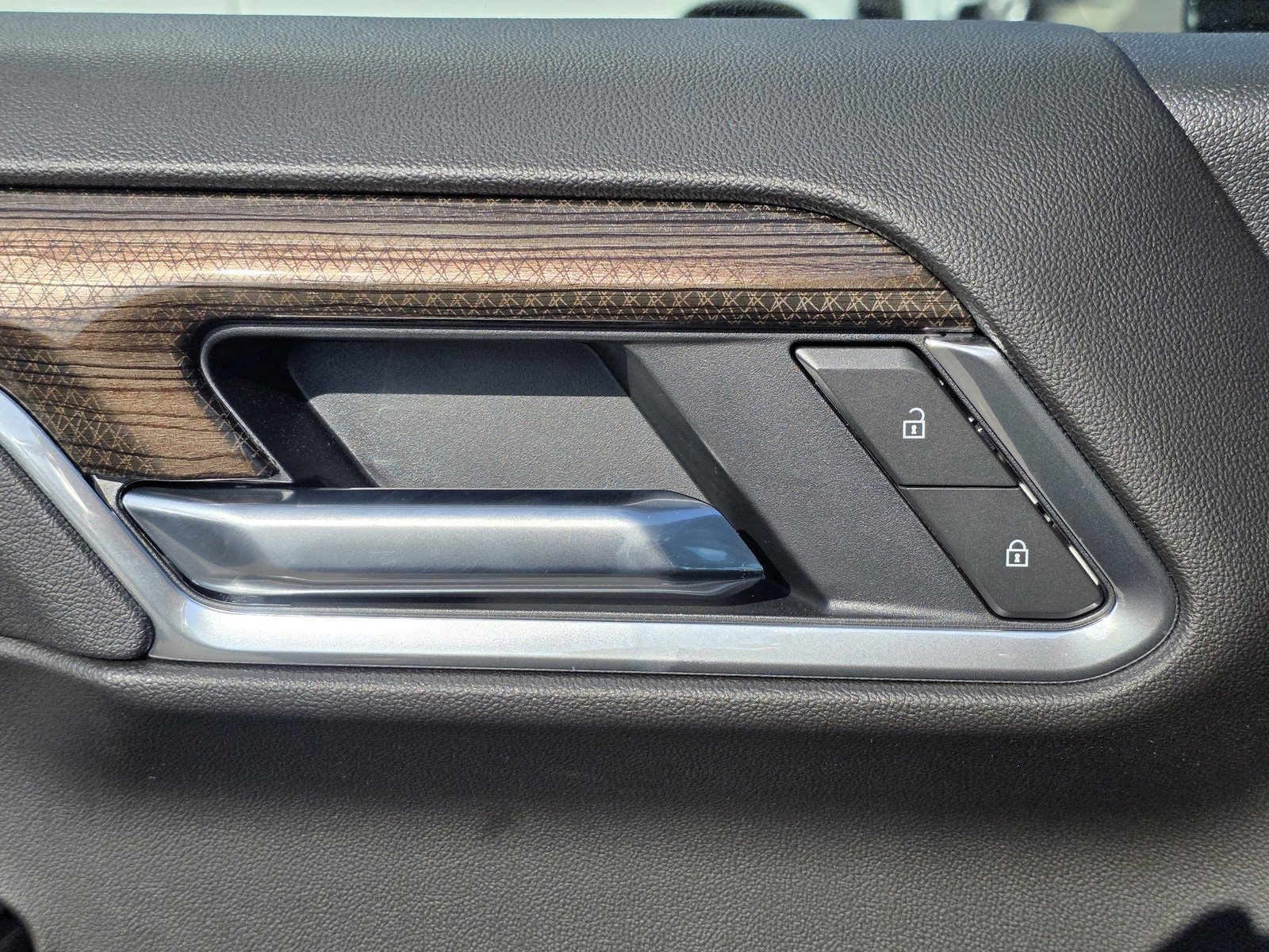 2025 Chevrolet Silverado LT photo 21
