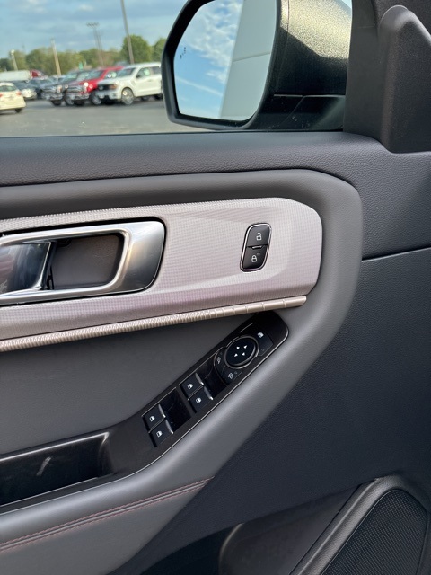 2025 Ford Explorer photo 13