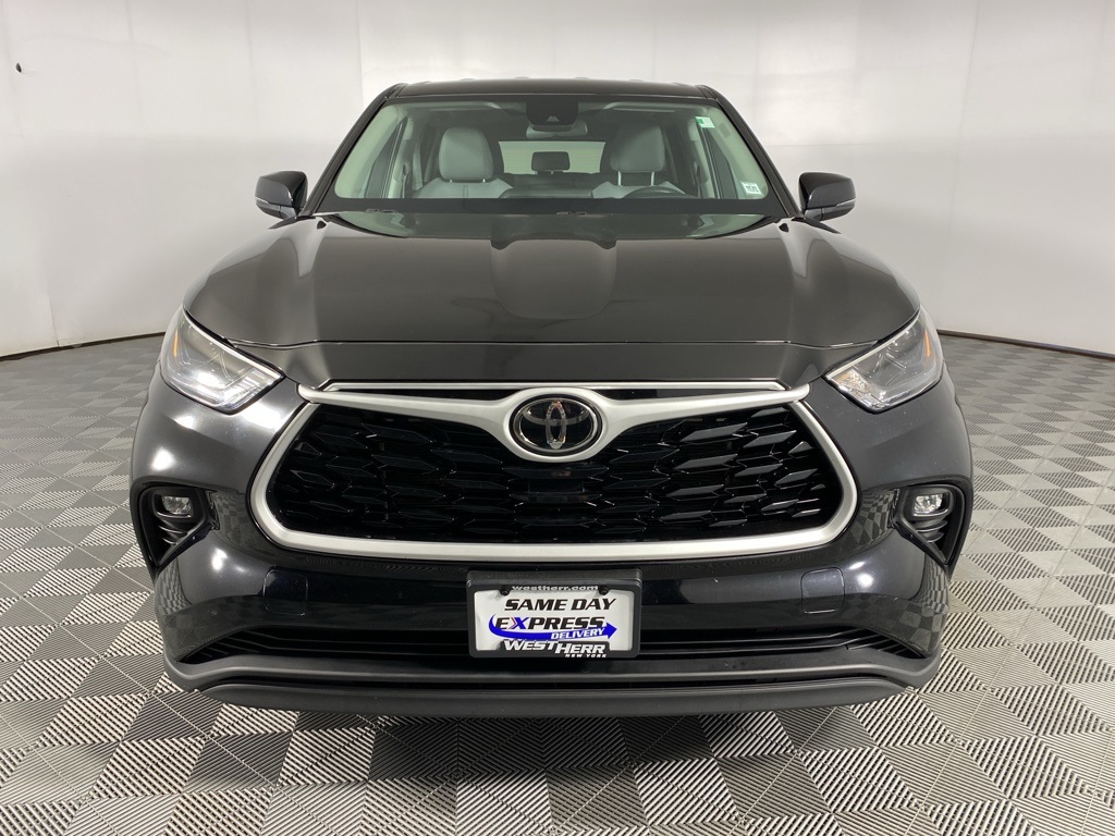 2024 Toyota Highlander LE photo 2