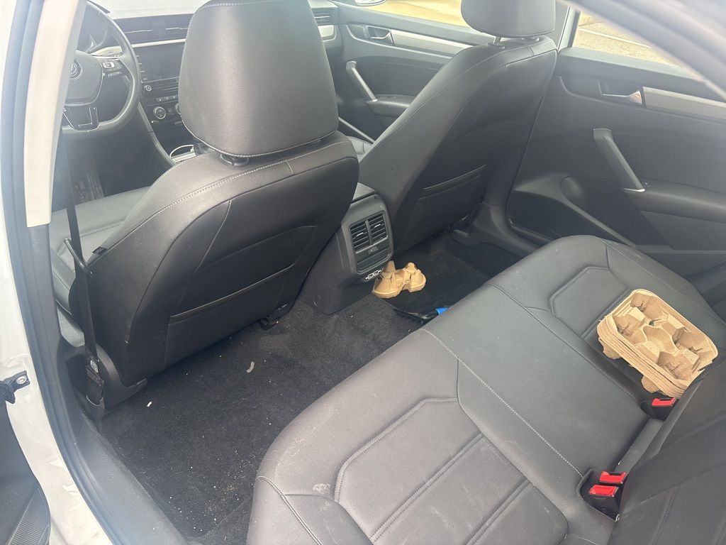 2022 Volkswagen Passat 2.0T SE photo 9