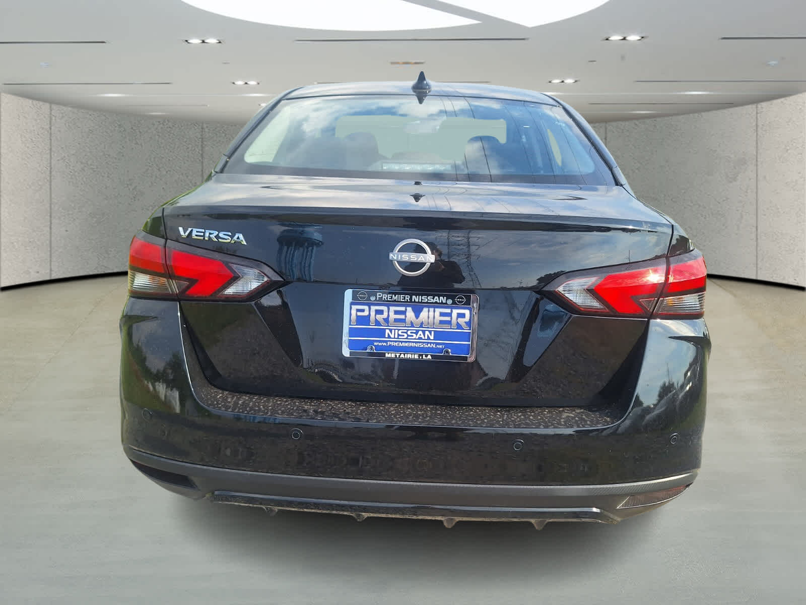 2025 Nissan Versa SV photo 4