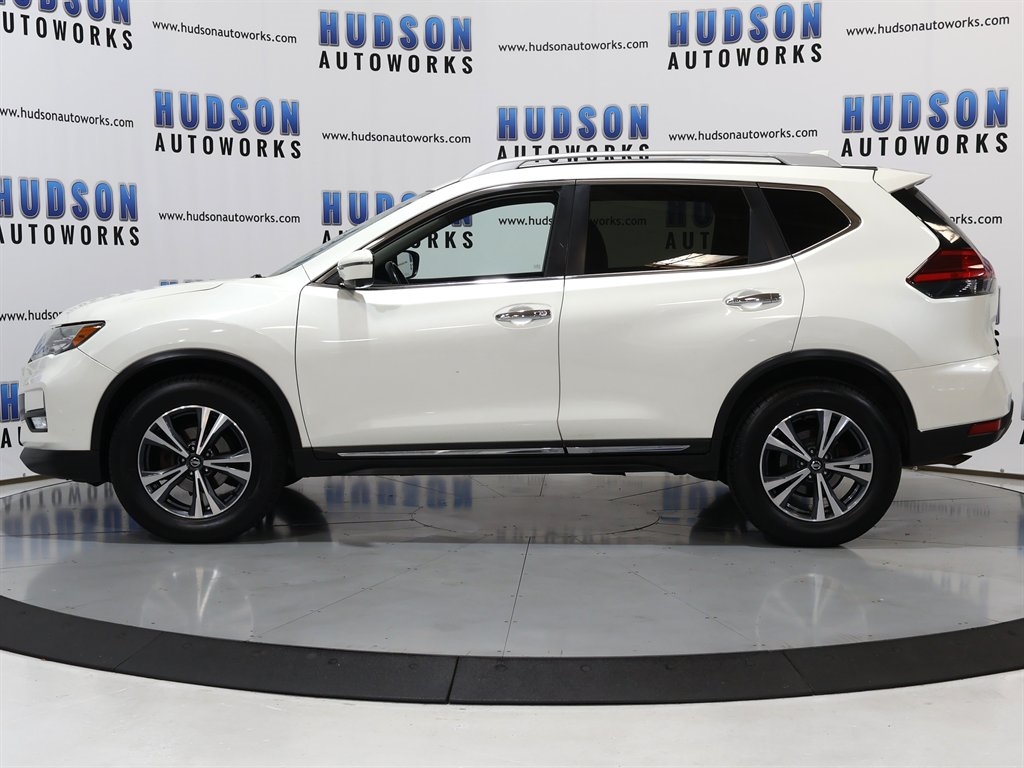 2017 Nissan Rogue SL photo 2