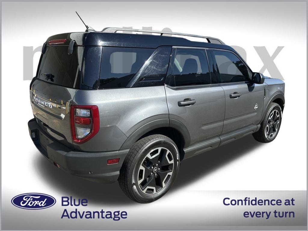 2021 Ford Bronco Sport Outer Banks photo 2