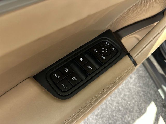 2024 Porsche Cayenne Coupe Base photo 7