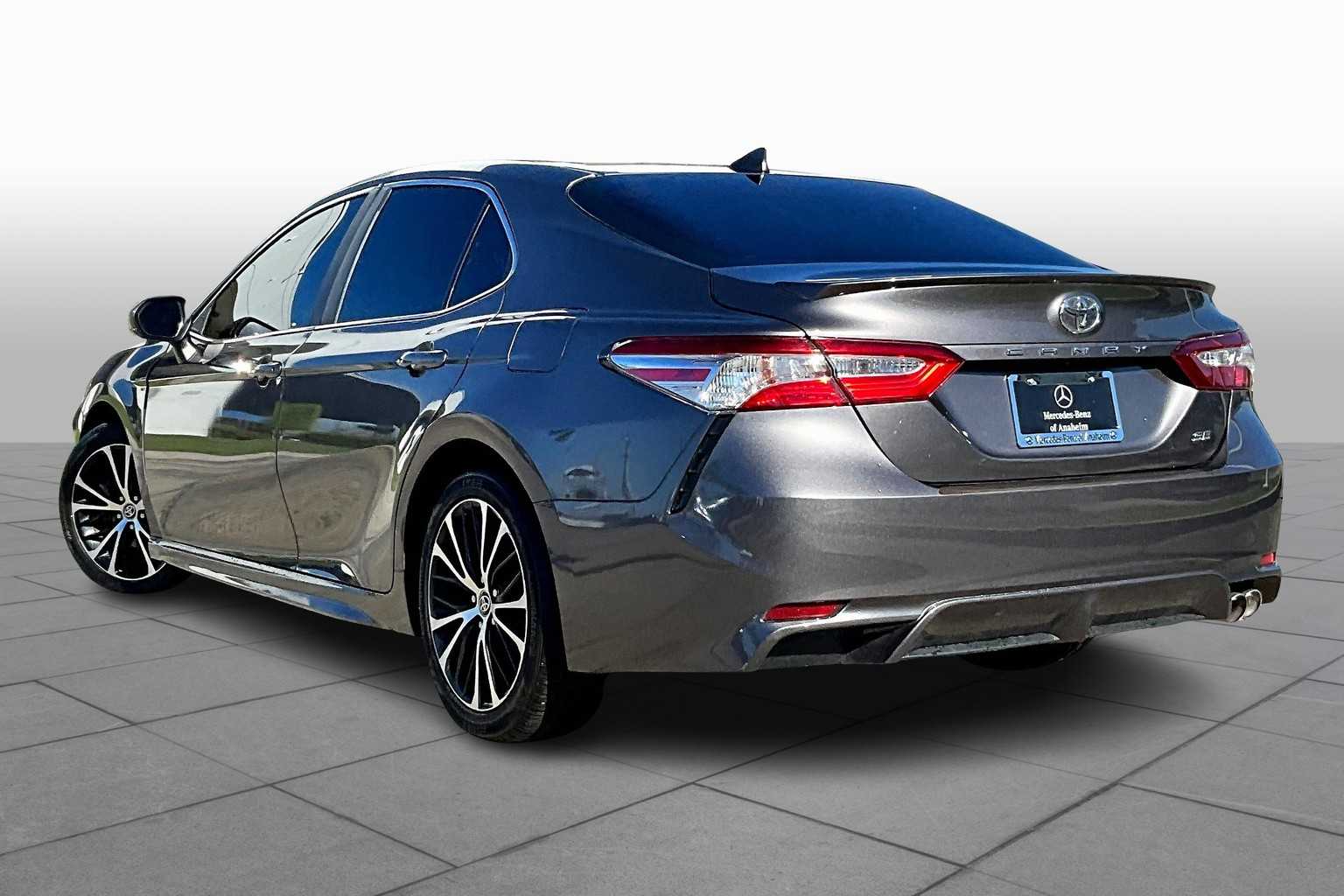 2020 Toyota Camry SE photo 11