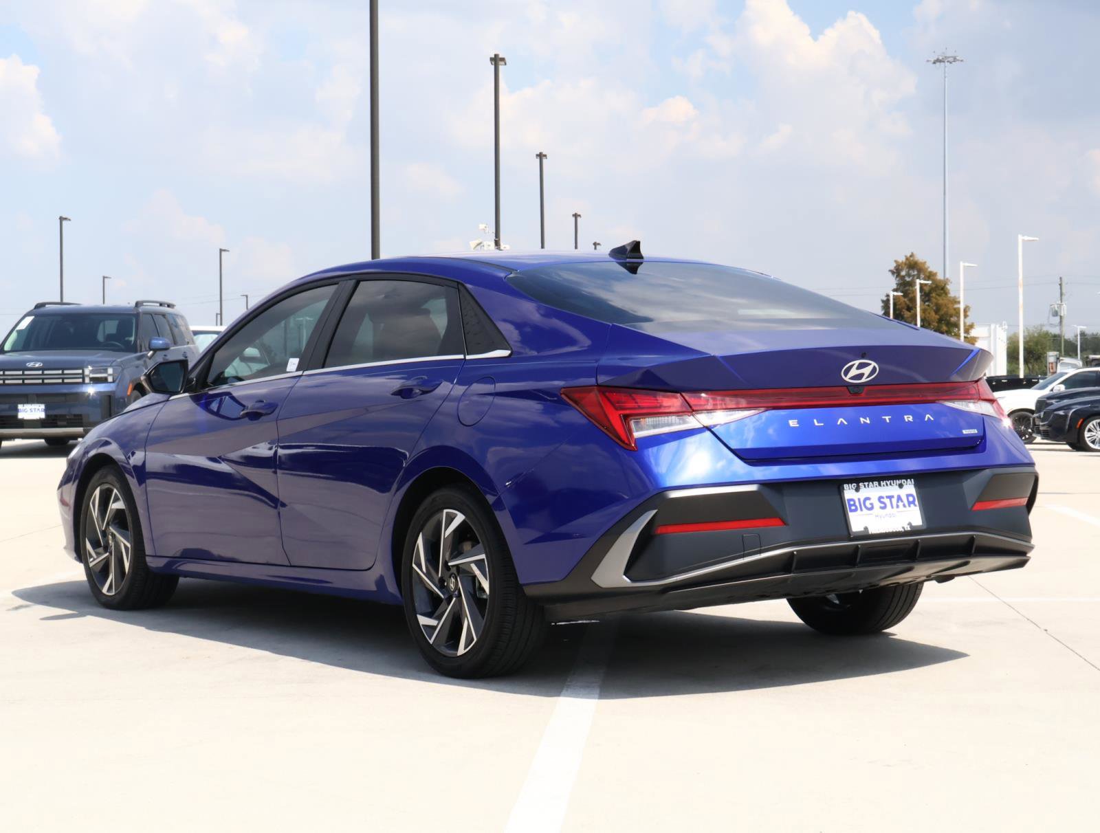 2025 Hyundai Elantra Hybrid Limited photo 3