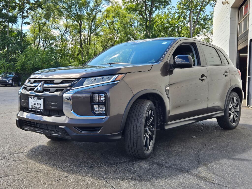 2025 Mitsubishi Outlander Sport LE photo 3