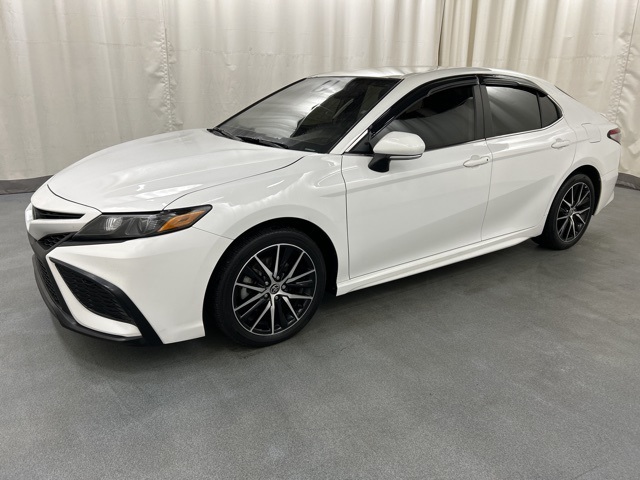 2023 Toyota Camry SE photo 2