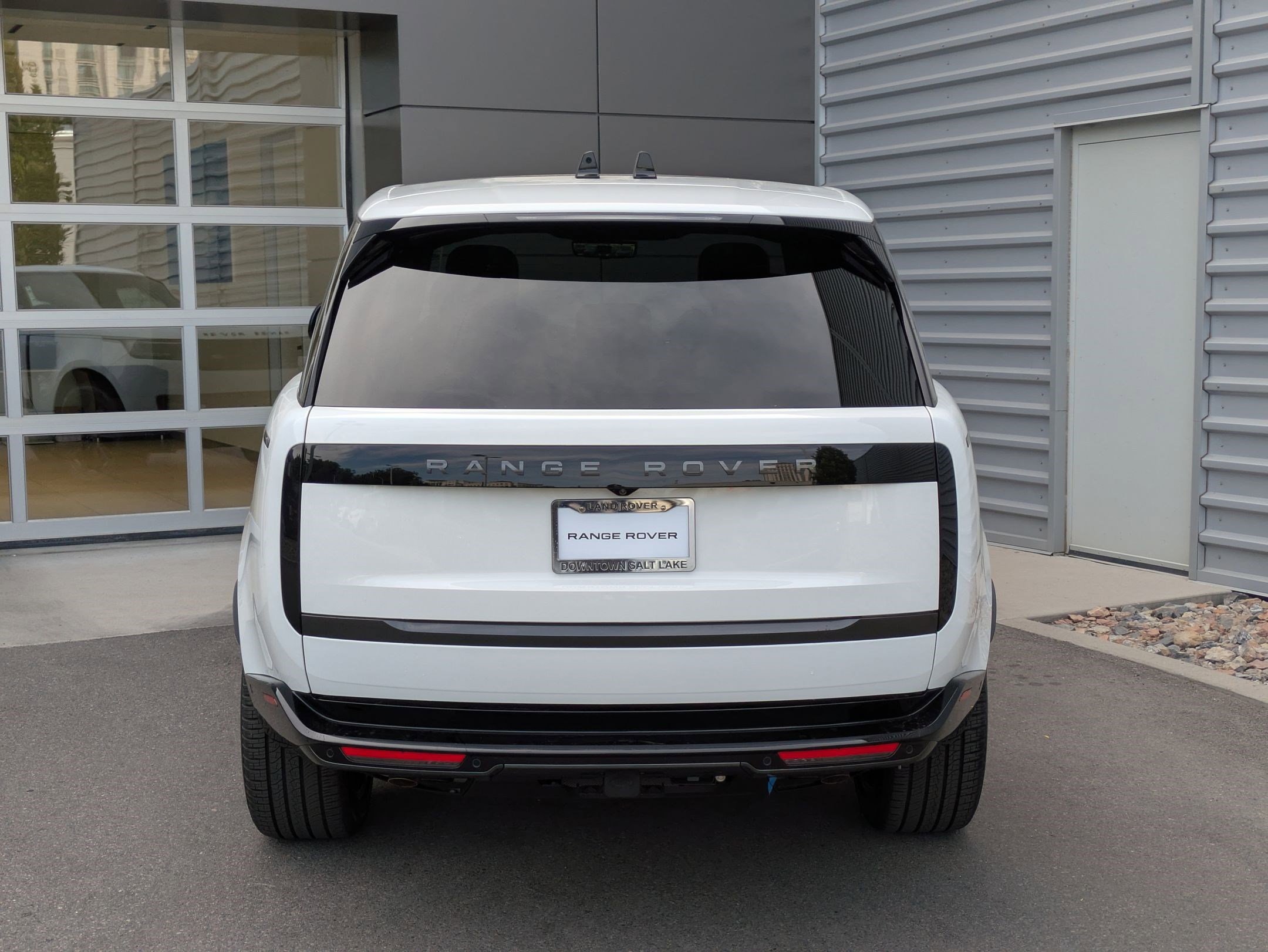 2025 Land Rover Range Rover SE photo 4