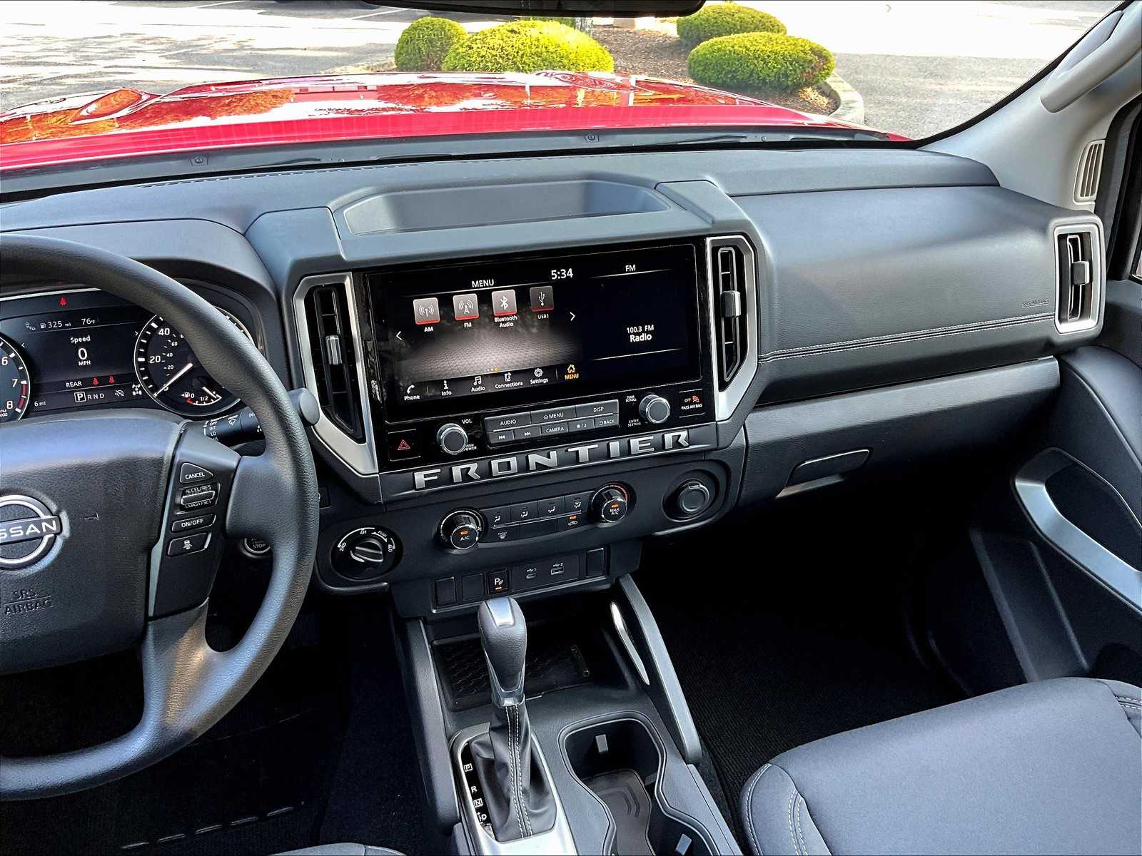 2025 Nissan Frontier SV photo 18
