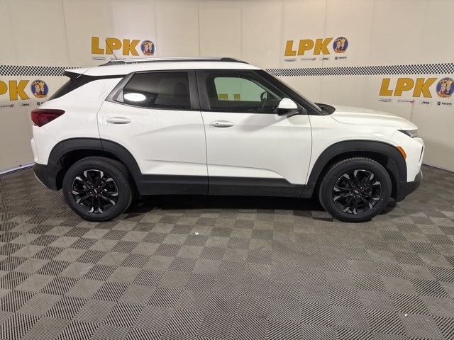 2023 Chevrolet Trailblazer LT photo 2