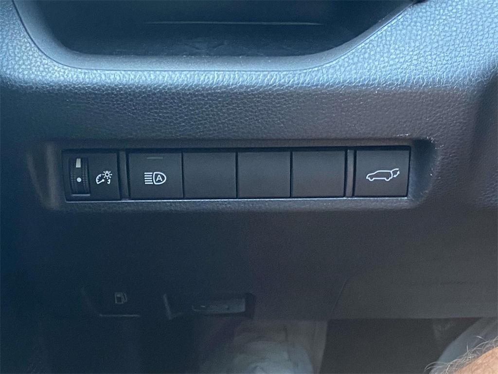 2022 Toyota RAV4 Hybrid XSE photo 25