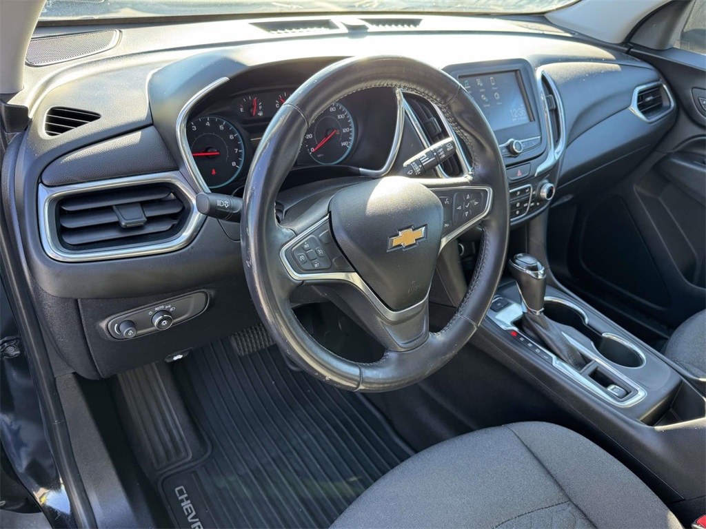 2018 Chevrolet Equinox LT photo 2