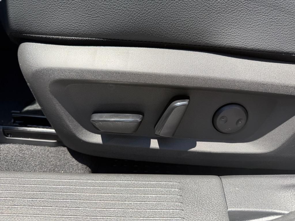 2025 Nissan Rogue SL photo 16