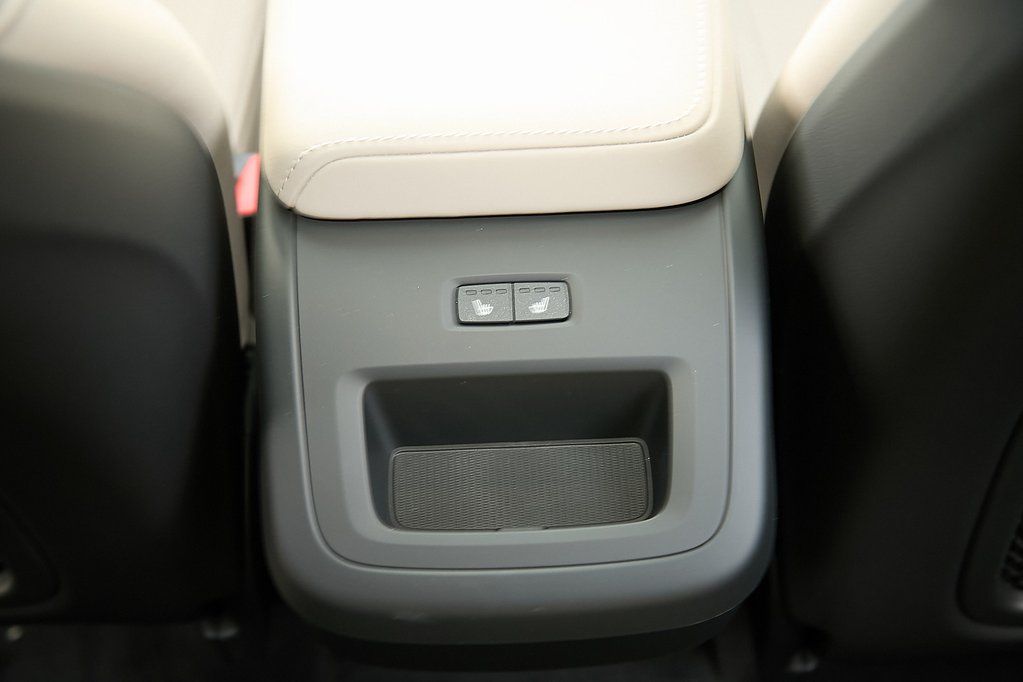 2026 VOLVO XC60 - Image 21