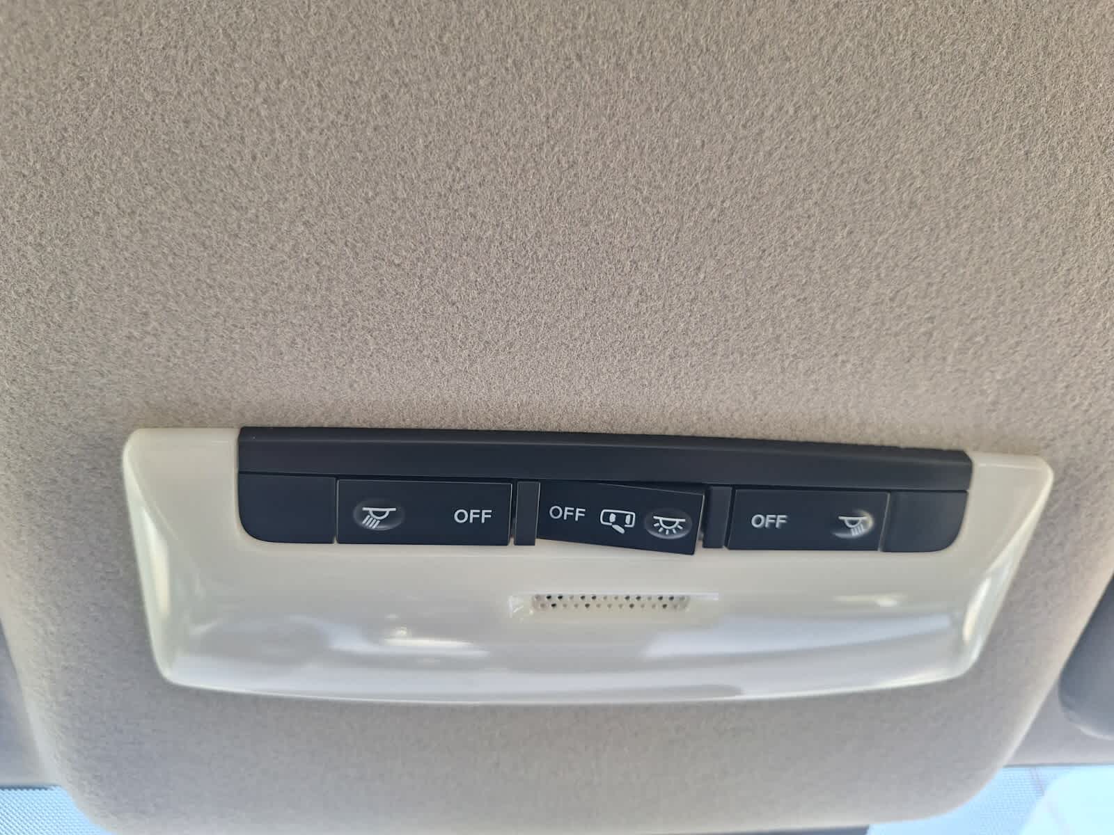 2025 Nissan Versa SV photo 18