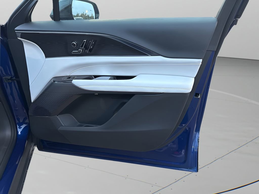 2025 Cadillac Lyriq Sport photo 10