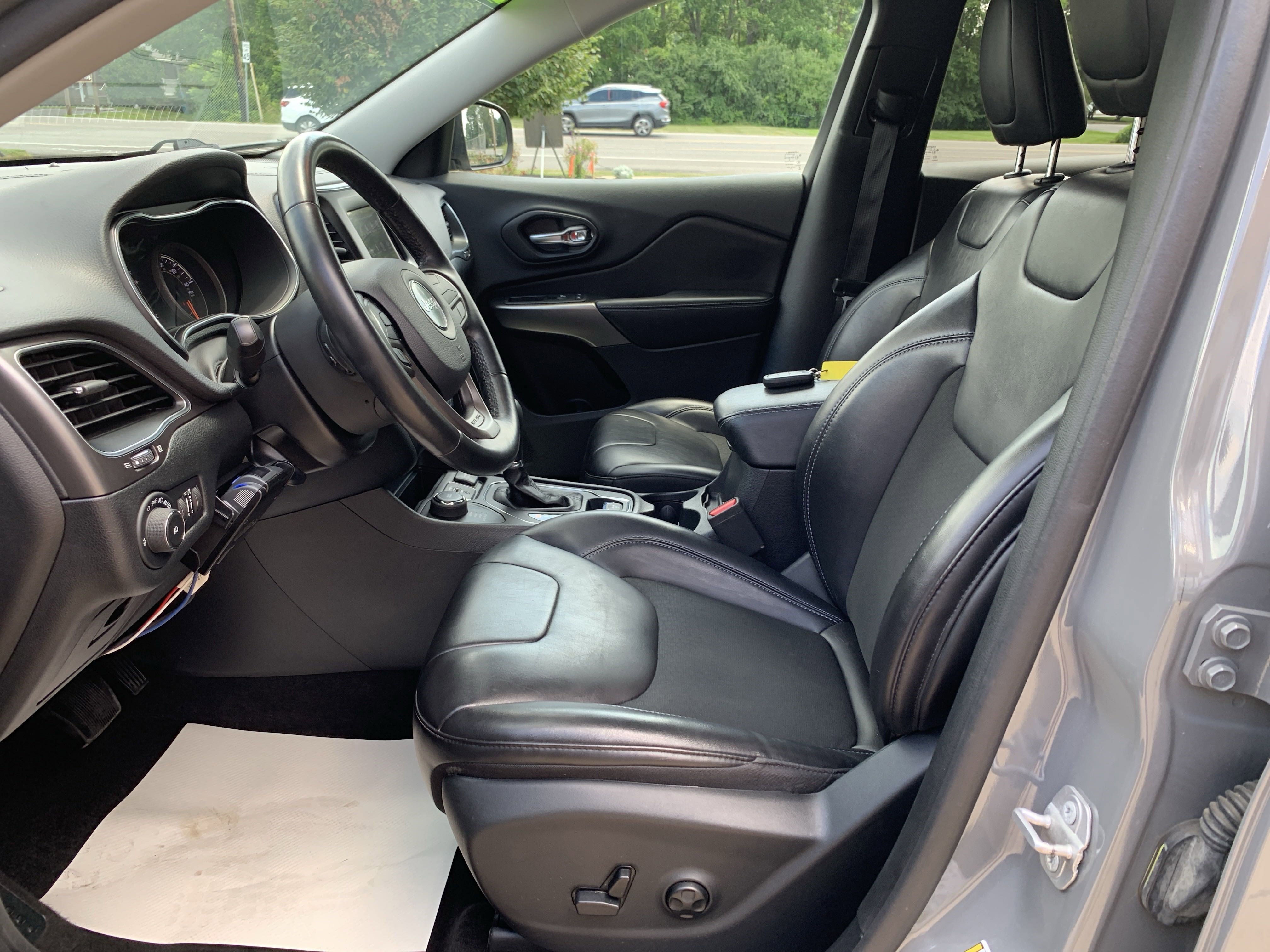 2020 Jeep Cherokee Latitude photo 10