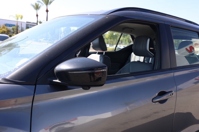 2023 Nissan Kicks SR photo 11