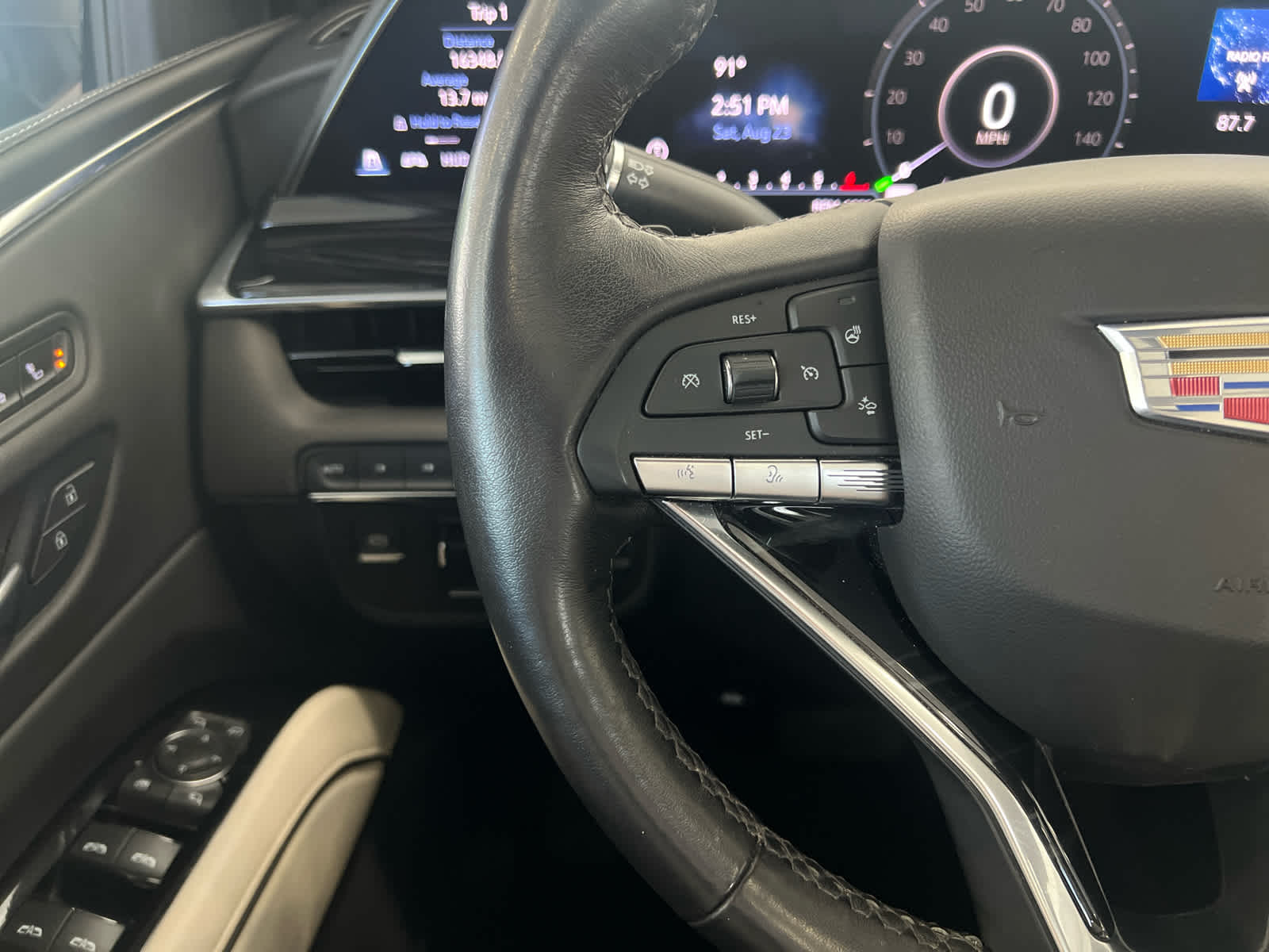 2022 Cadillac Escalade Sport photo 13