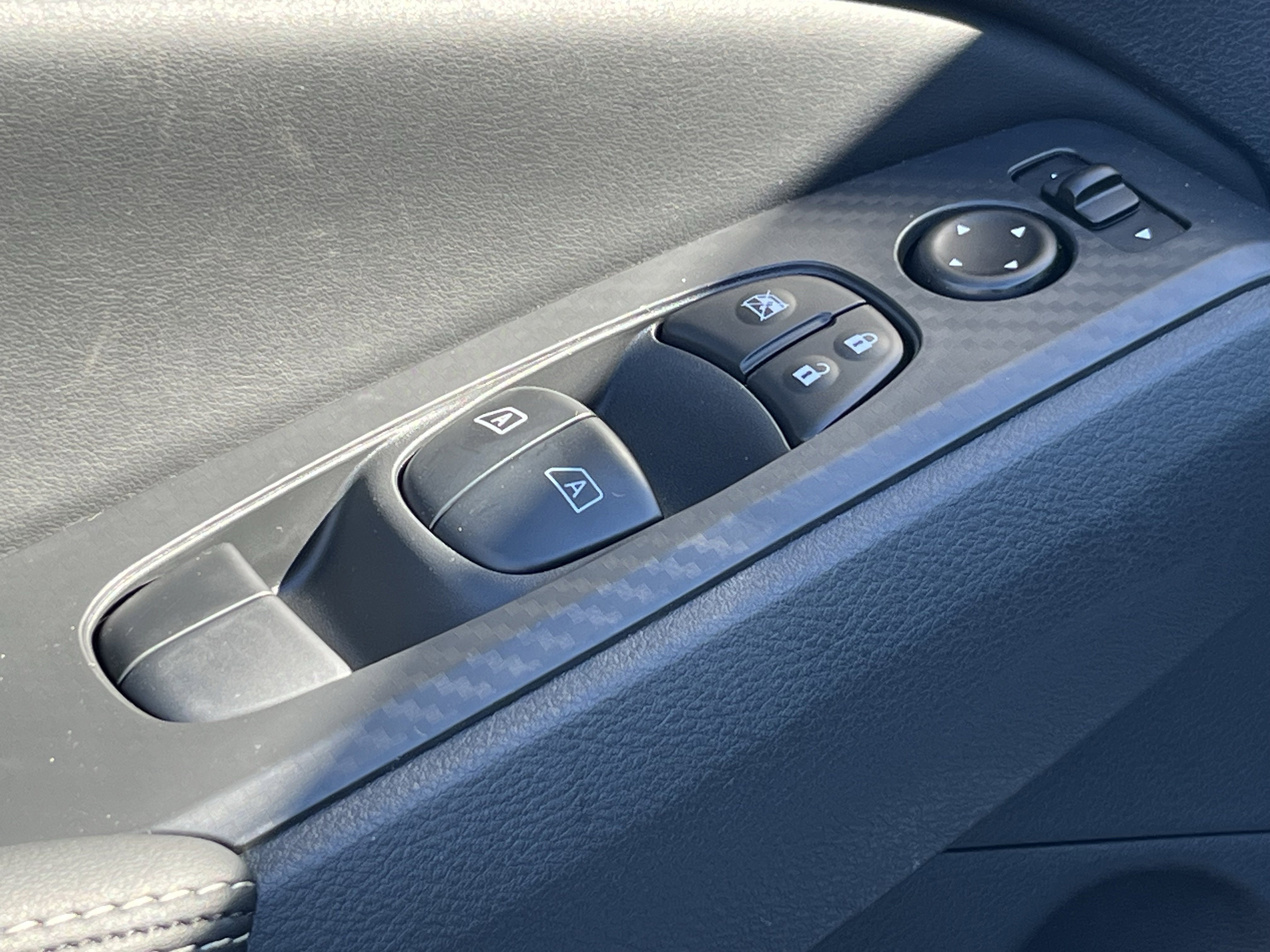 2025 Nissan Altima SV photo 2