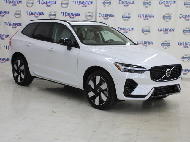 2024 Volvo XC60 Plus's photo