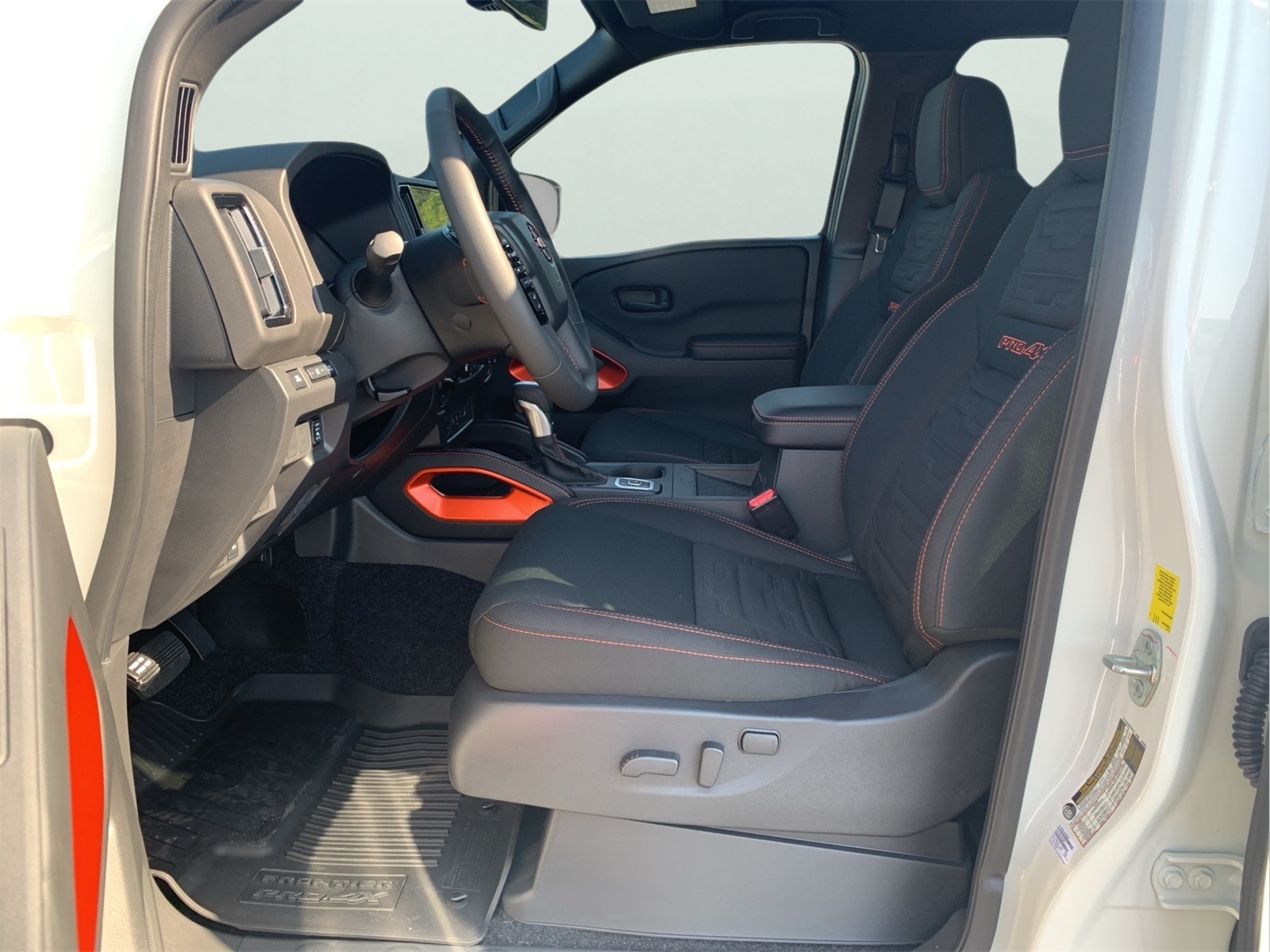 2026 Nissan Frontier Crew Cab PRO-4X photo 13