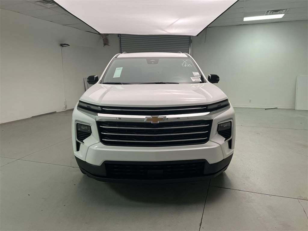 2026 Chevrolet Traverse L photo 2