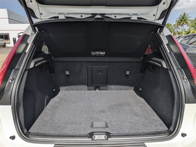 2024 Volvo XC40 Core photo 12