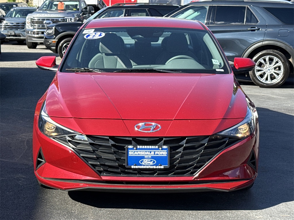 2023 Hyundai Elantra SEL photo 2