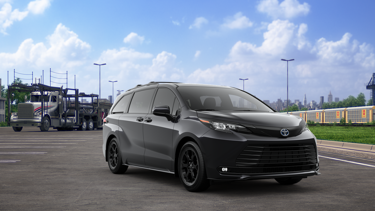 2025 Toyota Sienna Woodland Edition photo 13
