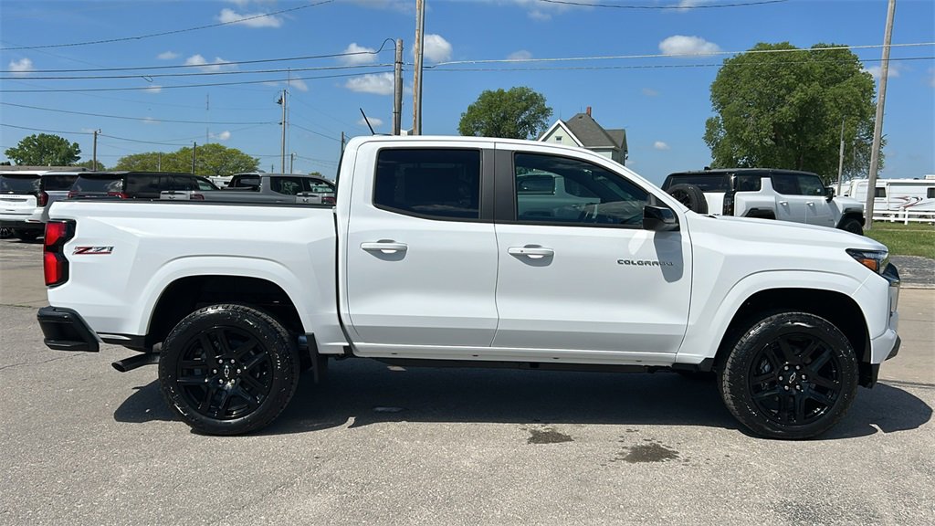 2025 Chevrolet Colorado Z71 photo 2
