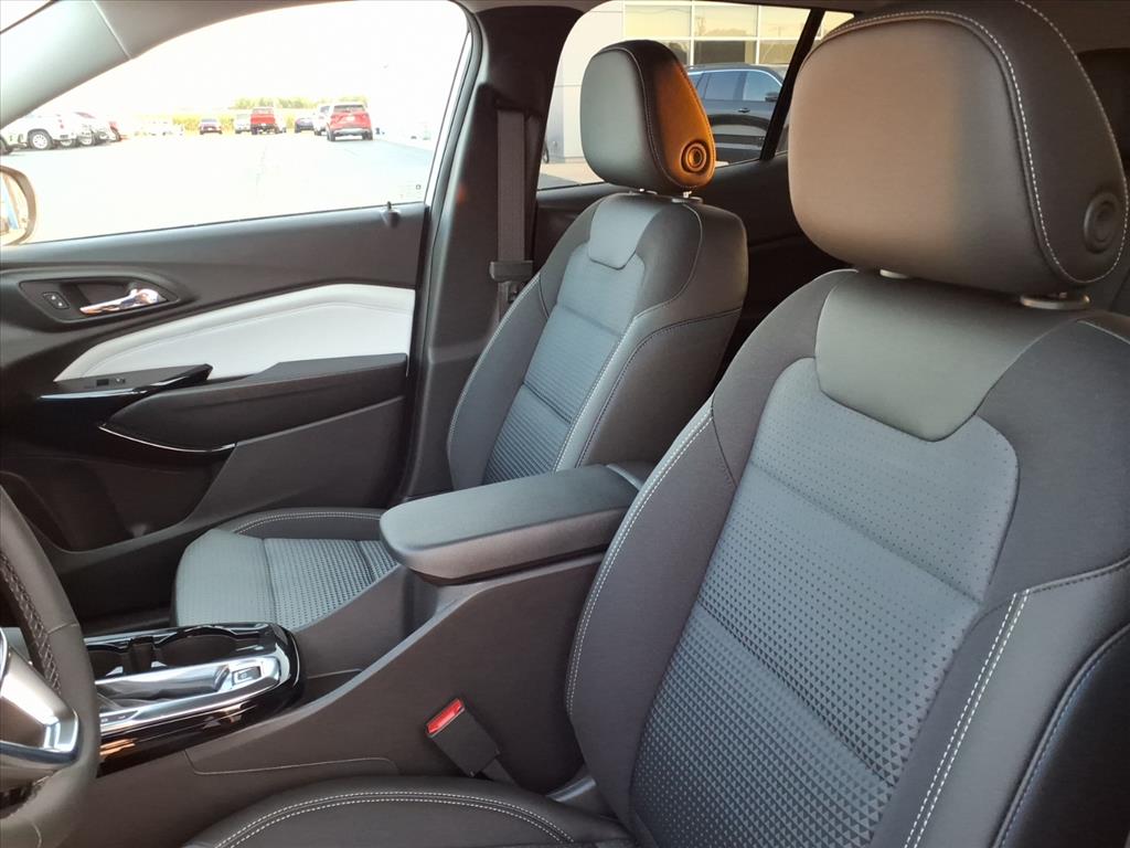 2025 Chevrolet Trax LT photo 6