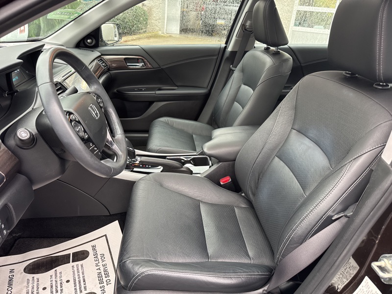 2017 Honda Accord Touring photo 19