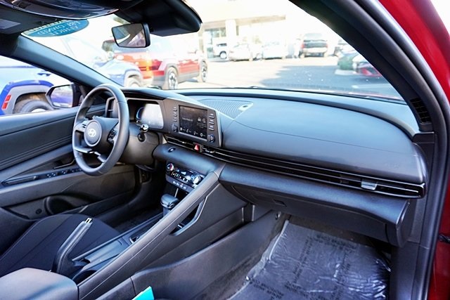 Used 2025 Red Hyundai SEL Sport image 9