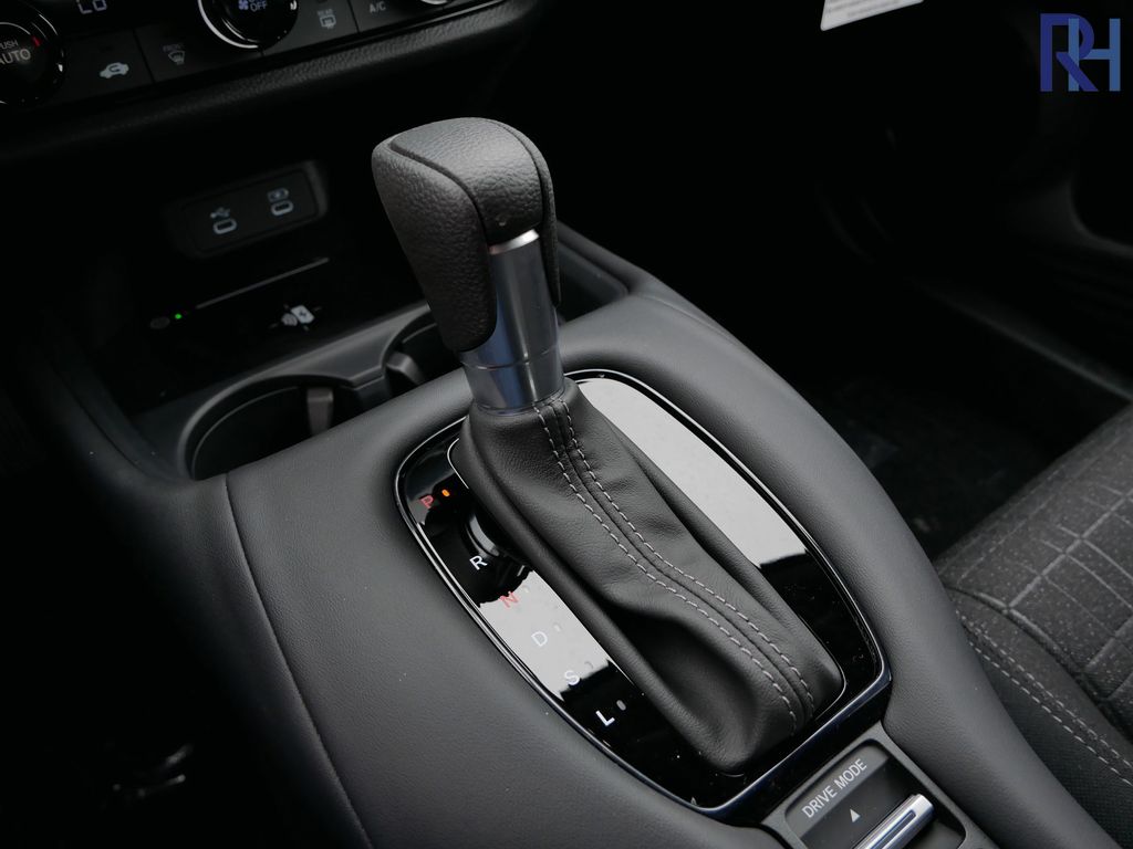 2026 Honda HR-V LX photo 8