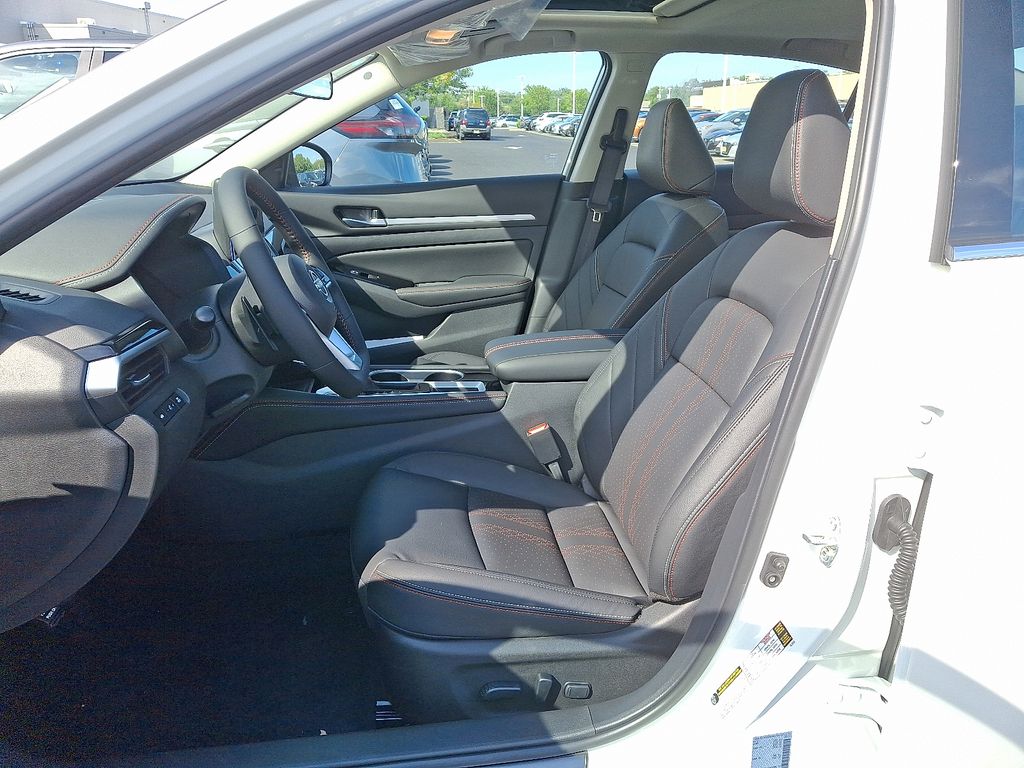 2025 Nissan Altima 2.5 SR photo 6