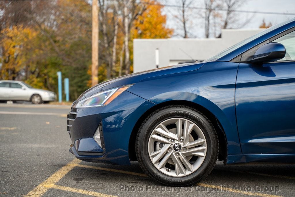 2019 Hyundai Elantra SEL photo 2