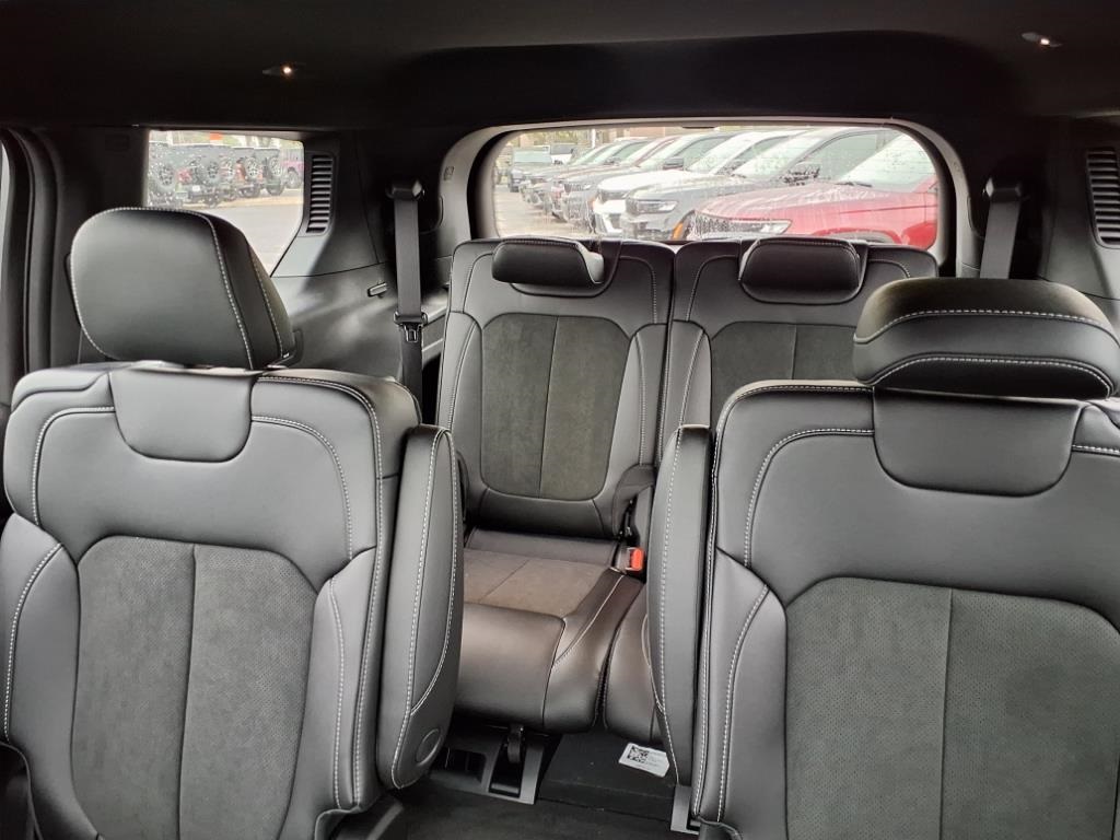 2025 Jeep Grand Cherokee Altitude X photo 8