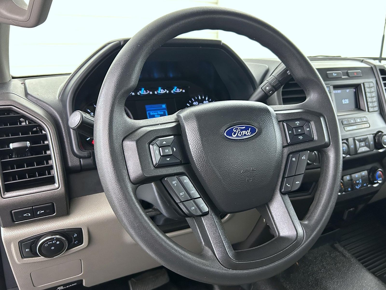 2022 Ford F-550 photo 9