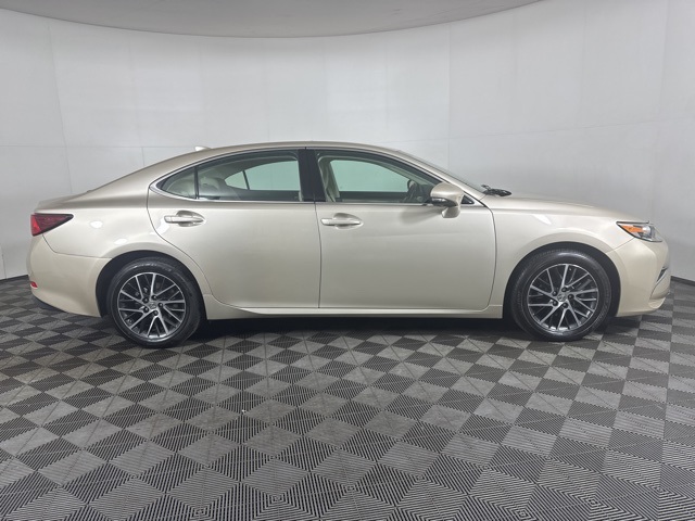 2017 Lexus ES 350 photo 2
