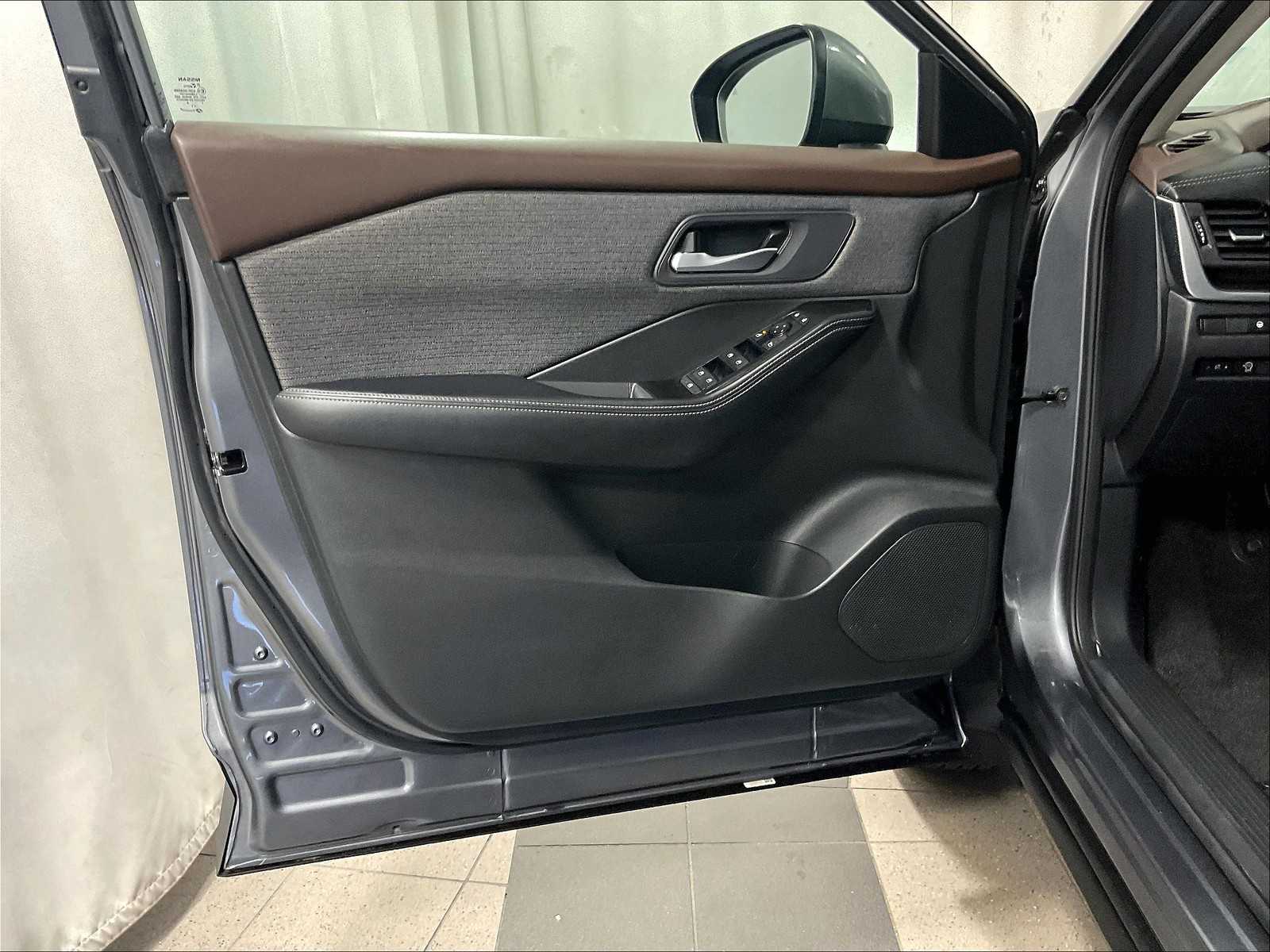 2023 Nissan Rogue SV photo 9