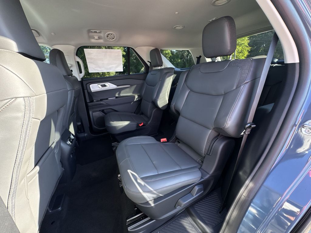 2025 Ford Explorer photo 23