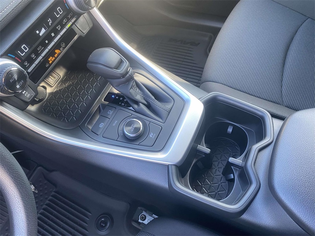 2025 Toyota RAV4 Hybrid LE photo 16
