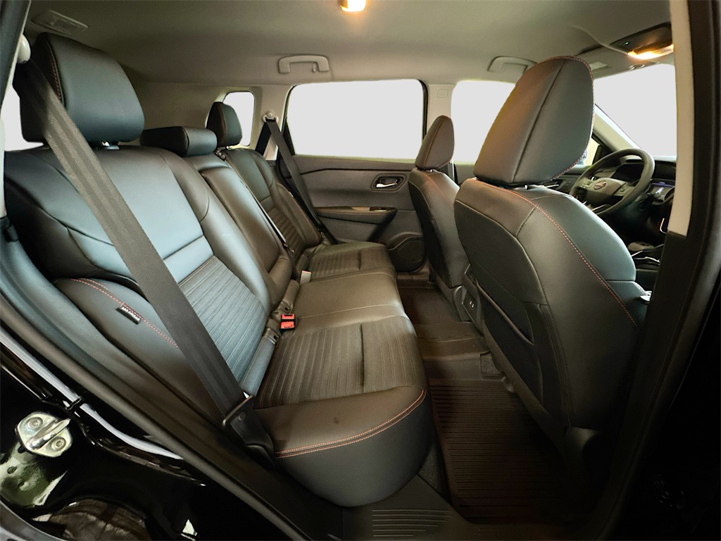 2026 Nissan Rogue SV photo 16