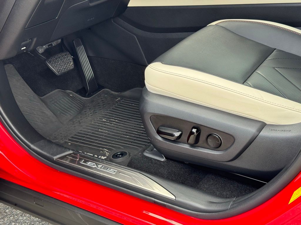 2024 Lexus NX 450h+ Luxury photo 21