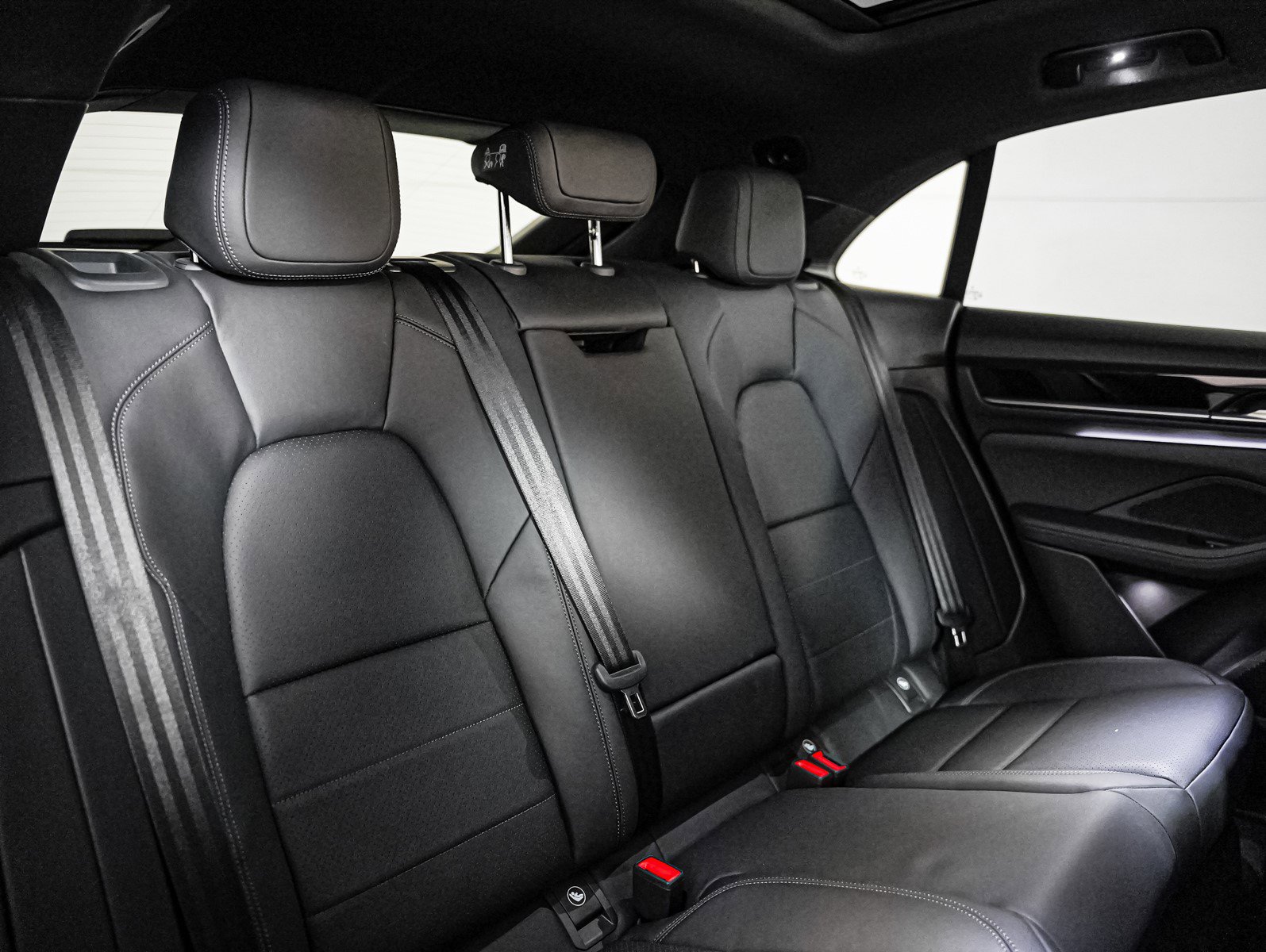 2025 Porsche Macan Electric photo 6