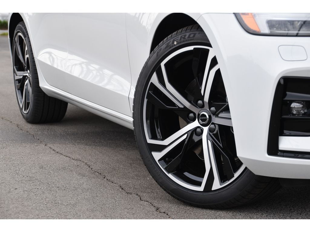 2024 Volvo S60 B5 Core photo 6