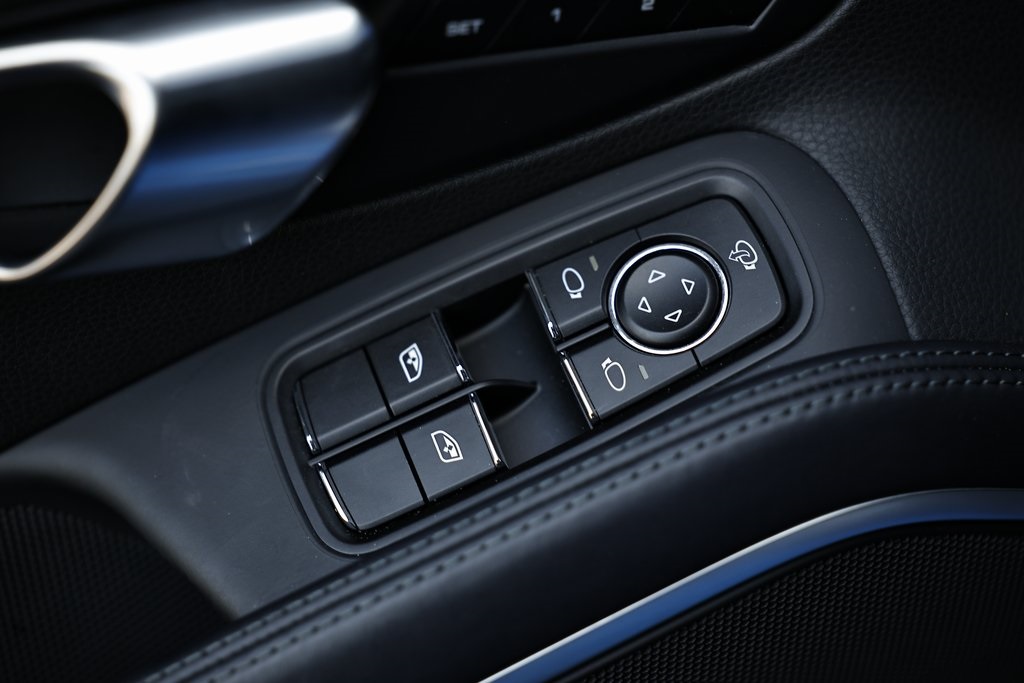 2025 Porsche Cayman photo 23