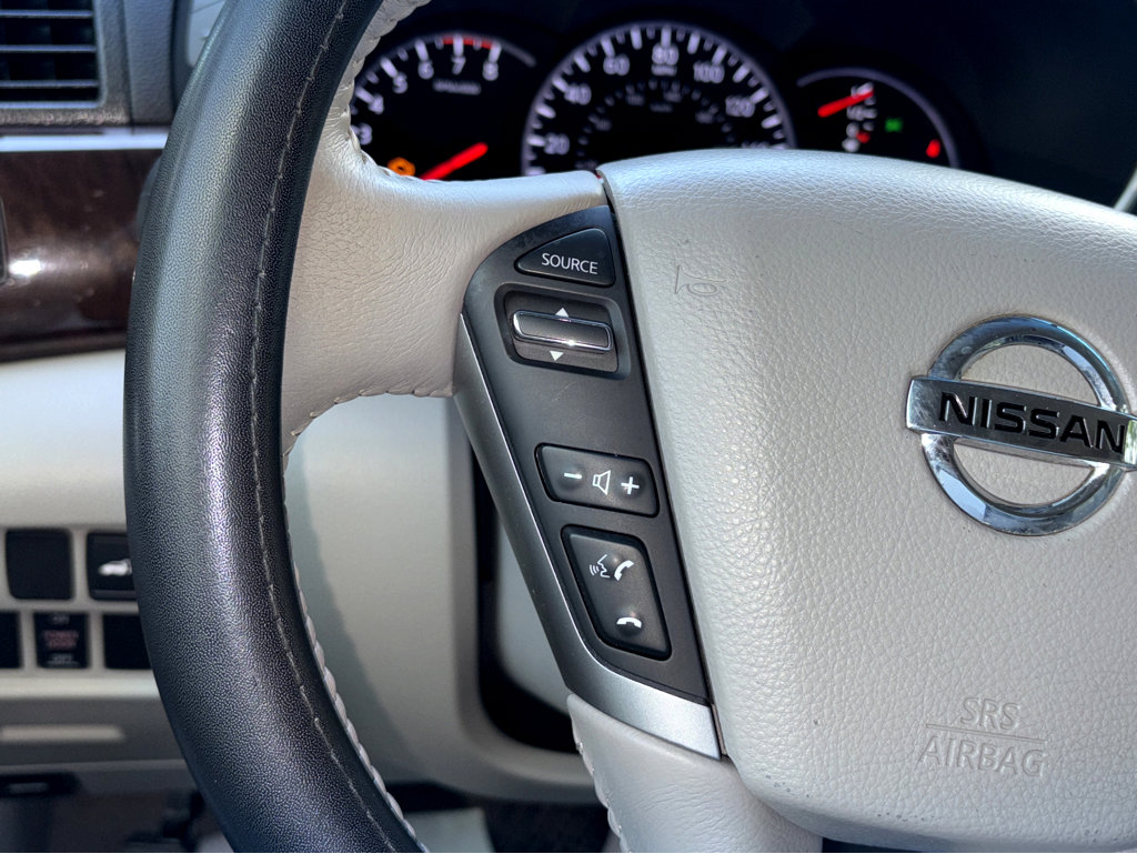 2015 Nissan Quest SL photo 16